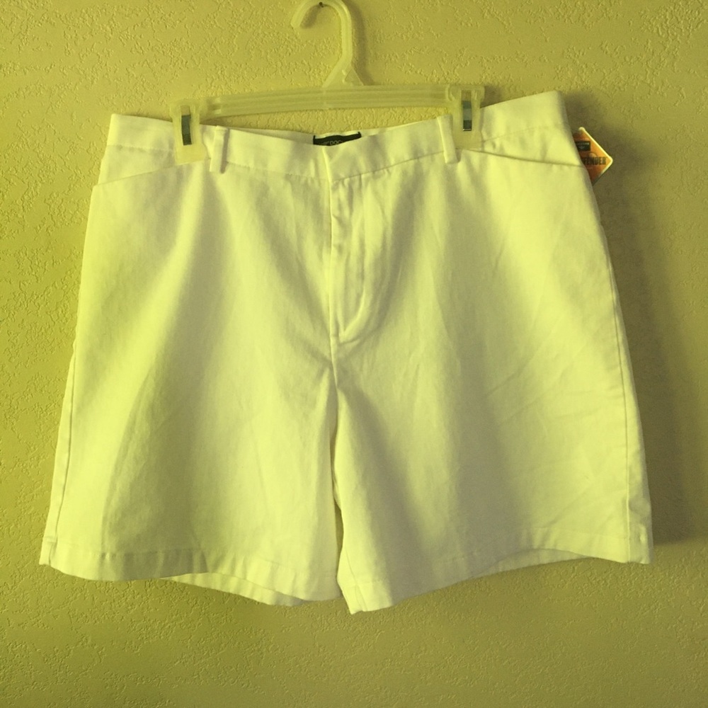 NWT SZ16 WHITE DOCKERS COTTON-STAIN DEFENDER SHORT - Picture 1 of 15